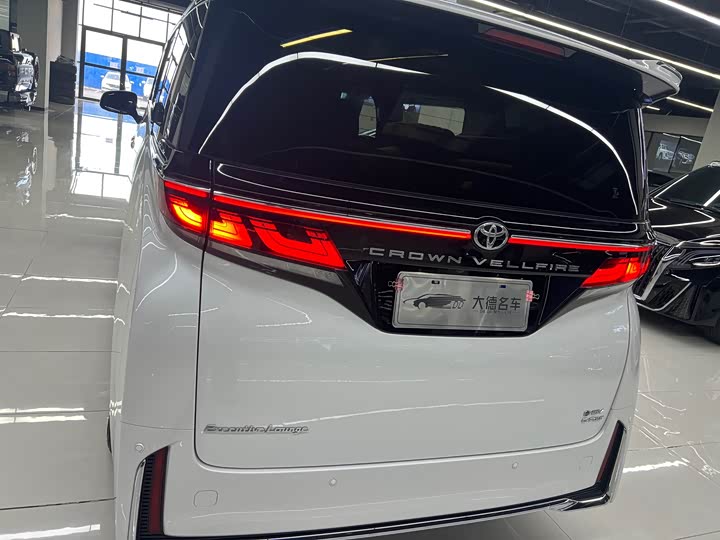 Фото 7 - Toyota Vellfire