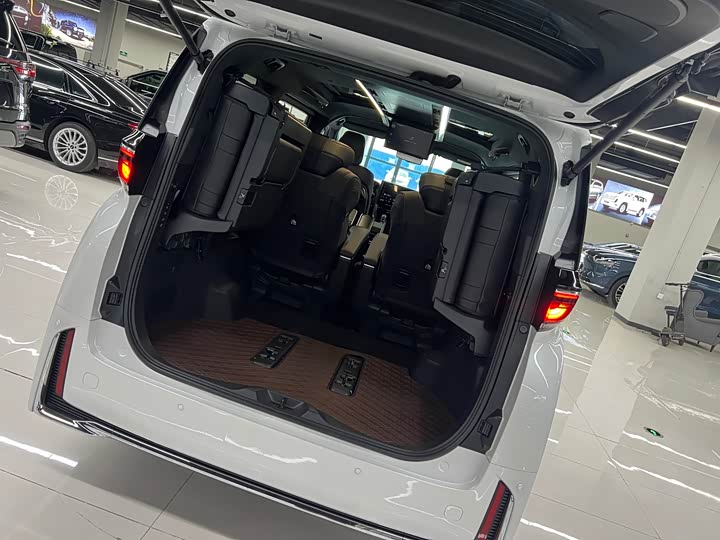 Фото 8 - Toyota Vellfire