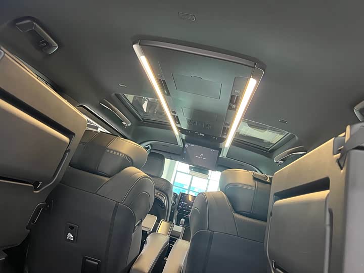 Фото 9 - Toyota Vellfire