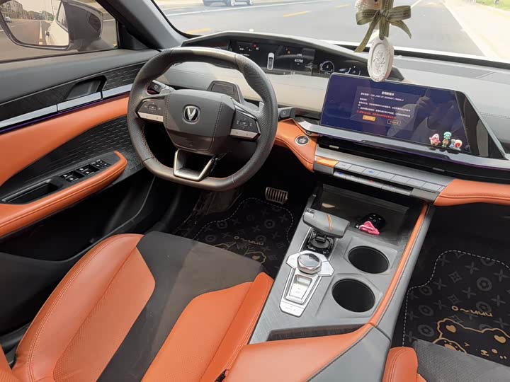 Фото 14 - Changan UNI-V