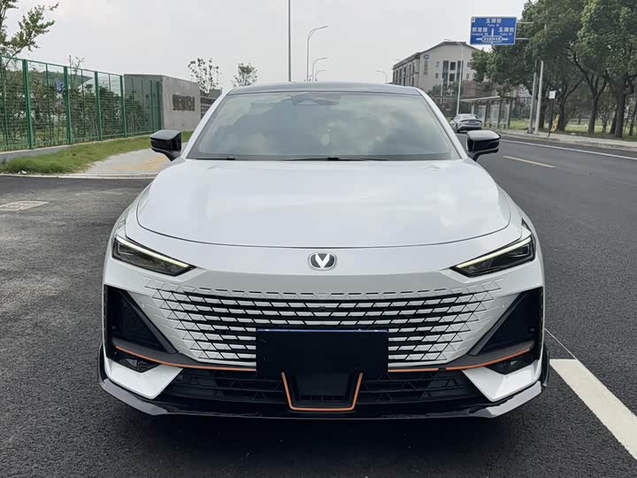 Фото 2 - Changan UNI-V