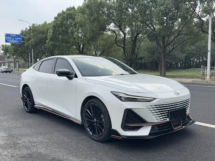 Фото 3 - Changan UNI-V