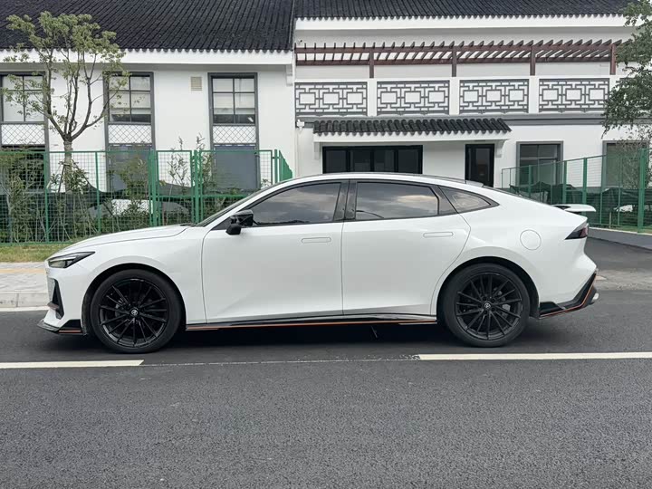 Фото 4 - Changan UNI-V