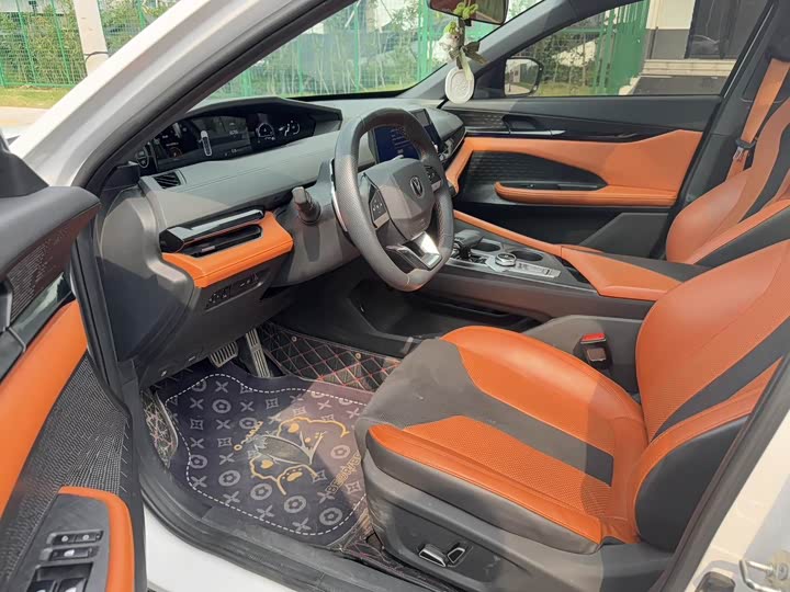 Фото 9 - Changan UNI-V