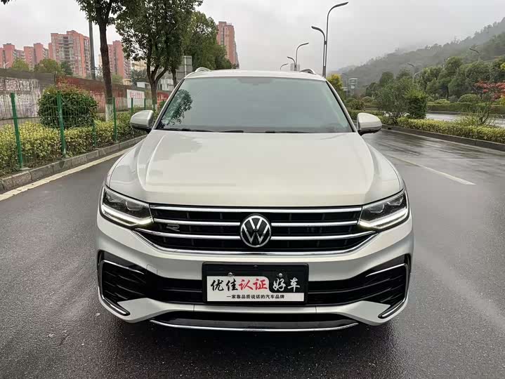 Фото 2 - Volkswagen Tiguan L Pro