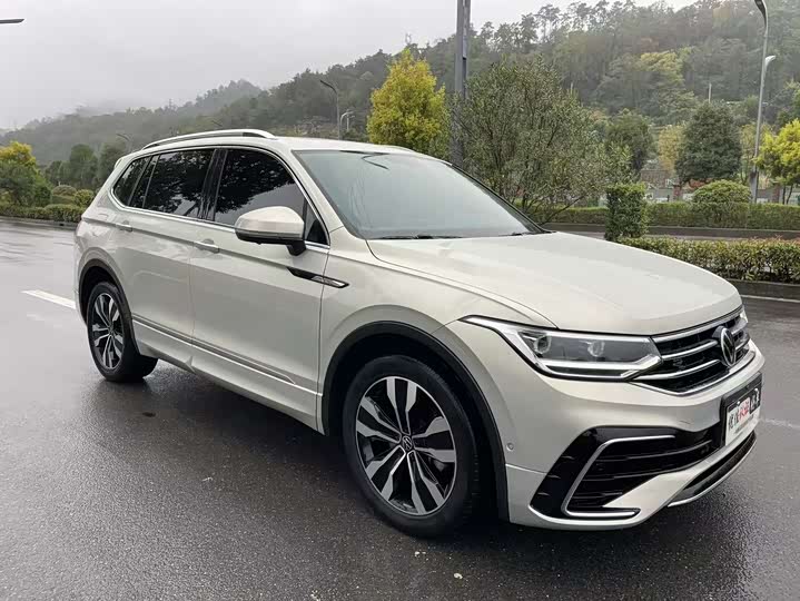 Фото 3 - Volkswagen Tiguan L Pro