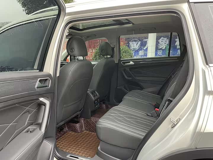 Фото 7 - Volkswagen Tiguan L Pro