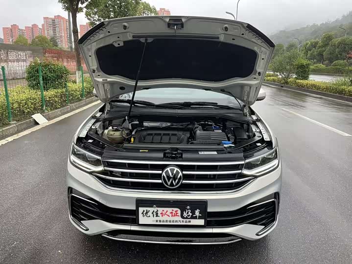 Фото 8 - Volkswagen Tiguan L Pro
