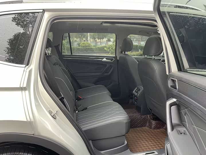 Фото 9 - Volkswagen Tiguan L Pro