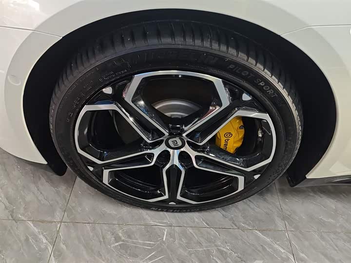 Фото 23 - Xiaomi SU7