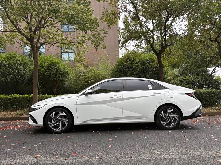 Фото 2 - Hyundai Elantra N line