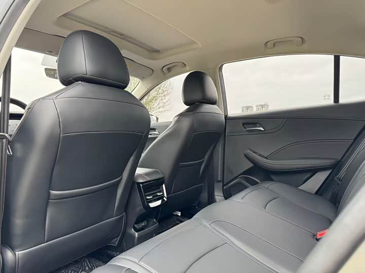 Фото 5 - Roewe i5