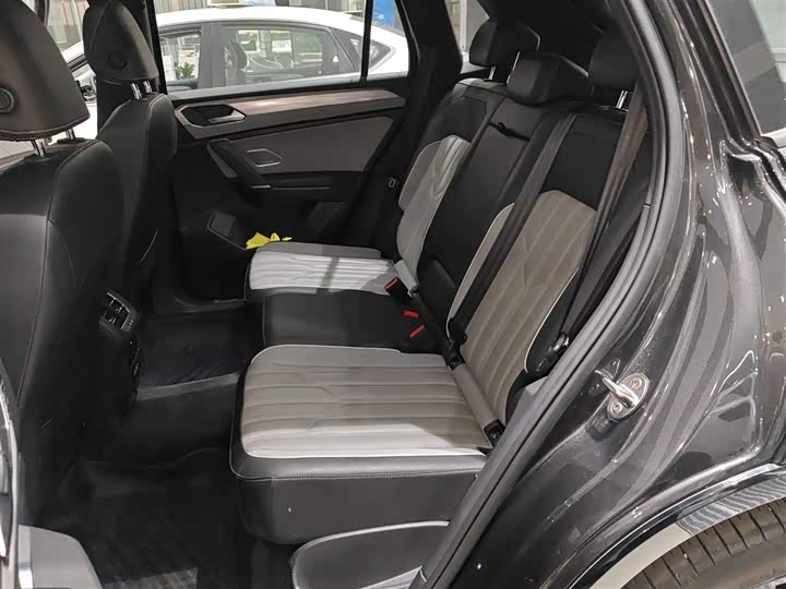 Фото 14 - Volkswagen Tayron