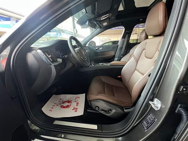 Фото 10 - Volvo XC60