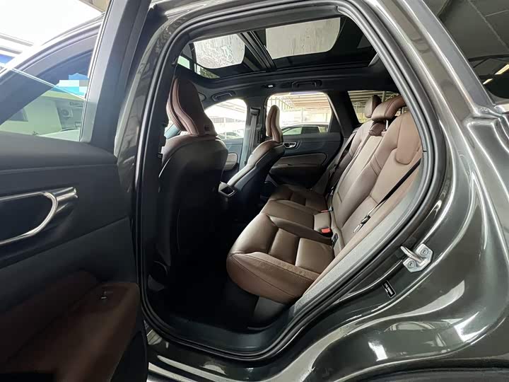 Фото 11 - Volvo XC60