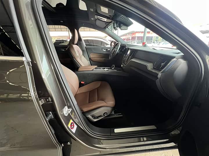 Фото 12 - Volvo XC60