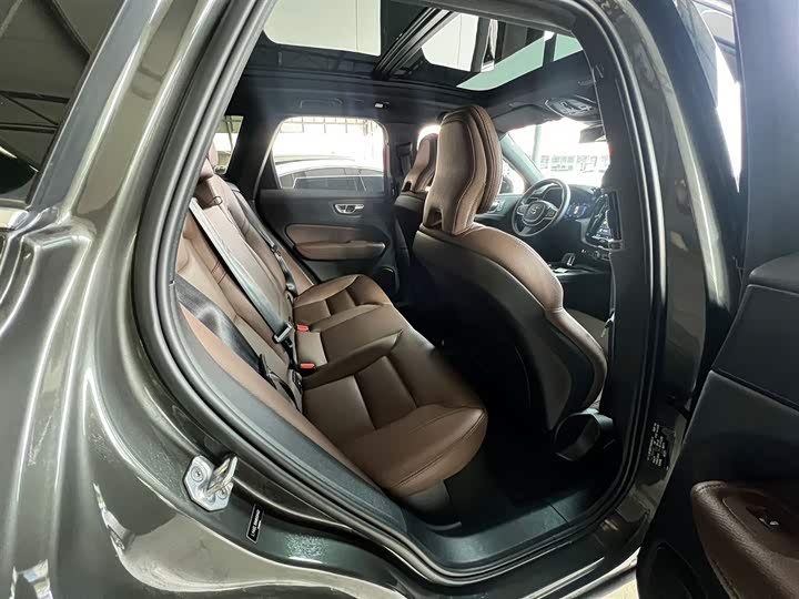 Фото 13 - Volvo XC60