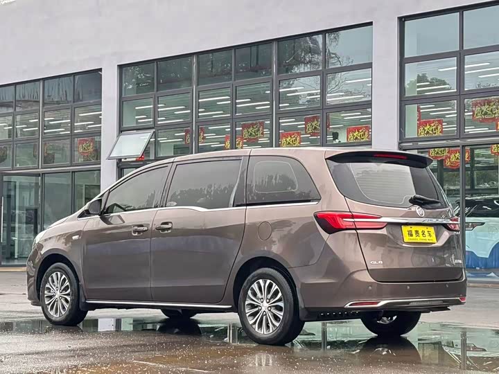 Фото 9 - Buick GL8 ES