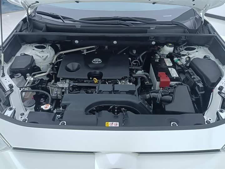 Фото 10 - Toyota RAV4