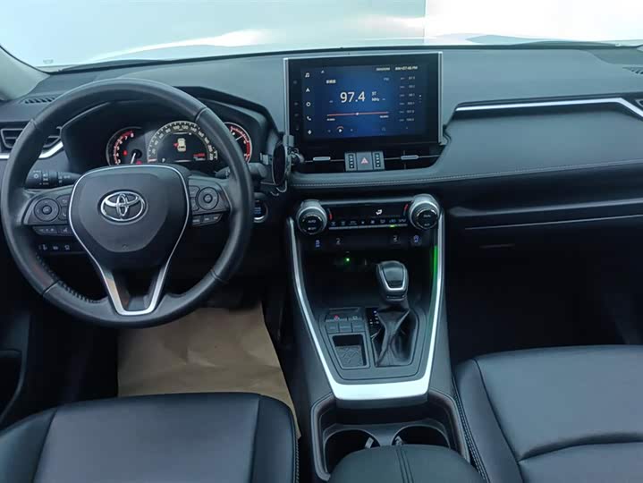 Фото 12 - Toyota RAV4