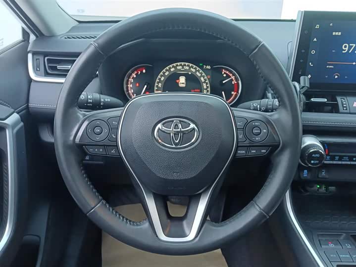 Фото 15 - Toyota RAV4