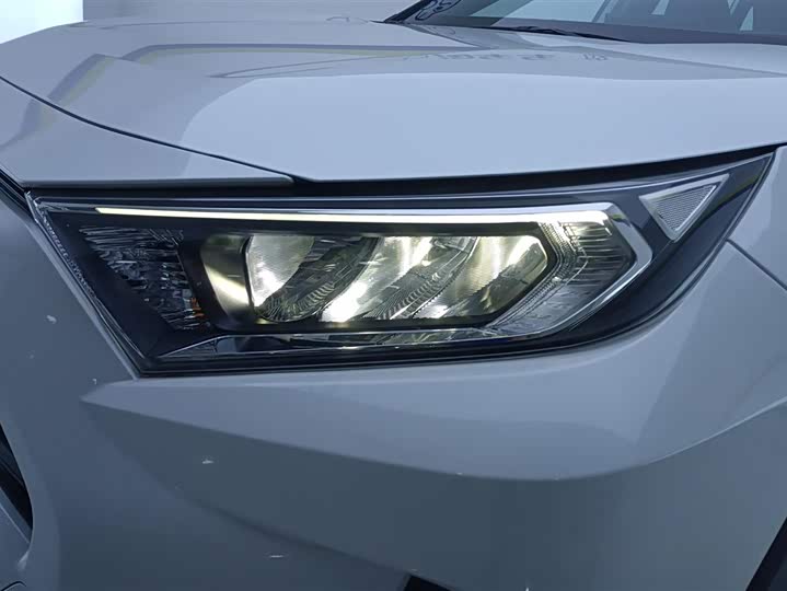 Фото 5 - Toyota RAV4