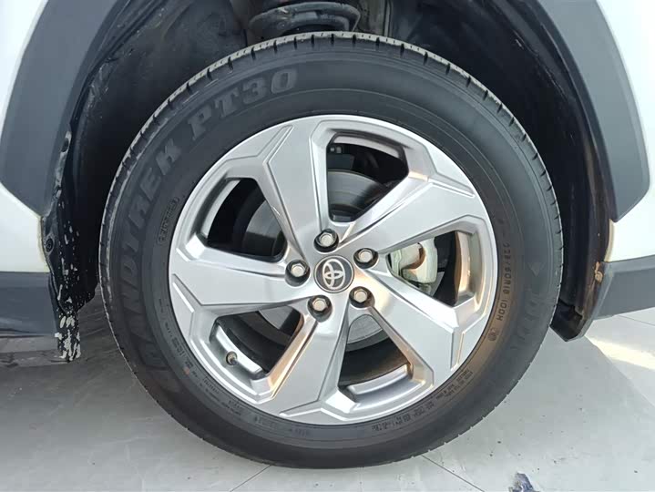 Фото 6 - Toyota RAV4