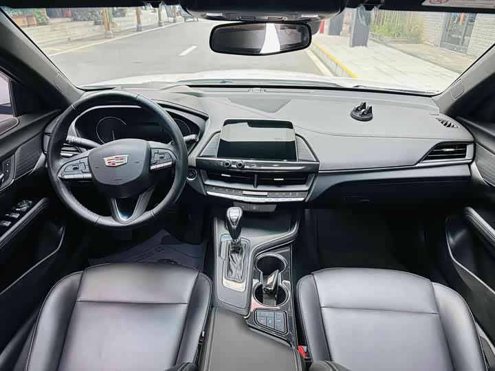 Фото 5 - Cadillac CT4