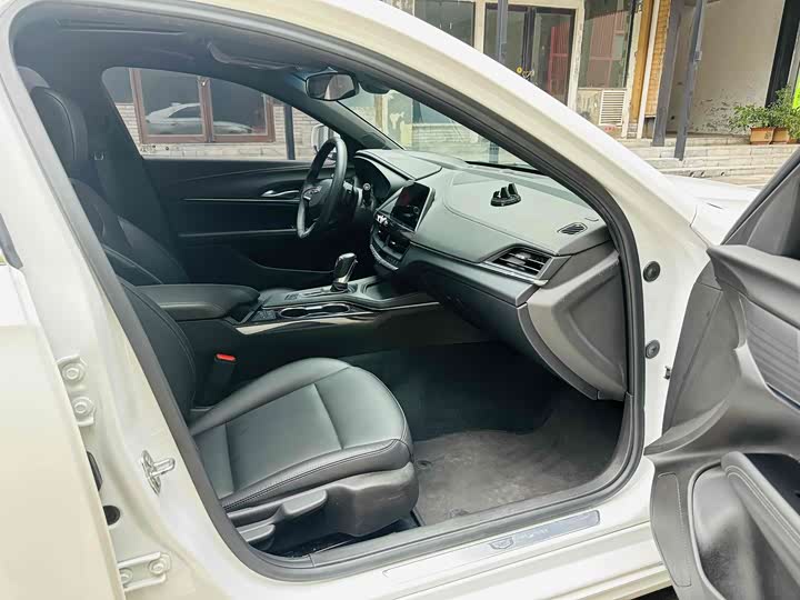 Фото 6 - Cadillac CT4