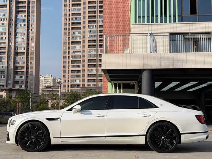 Фото 3 - Bentley Flying Spur