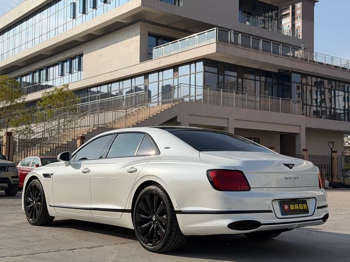 Фото 4 - Bentley Flying Spur