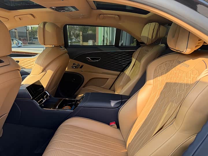 Фото 8 - Bentley Flying Spur