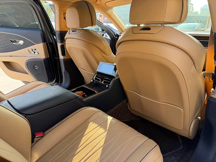 Фото 9 - Bentley Flying Spur