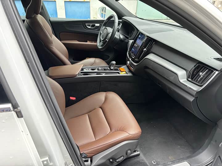 Фото 10 - Volvo XC60