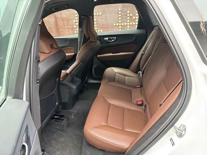 Фото 9 - Volvo XC60