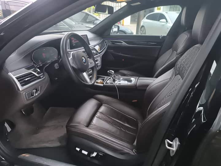 Фото 3 - BMW 7 Series