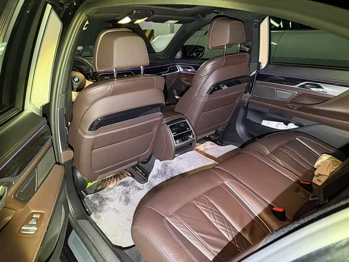 Фото 6 - BMW 7 Series