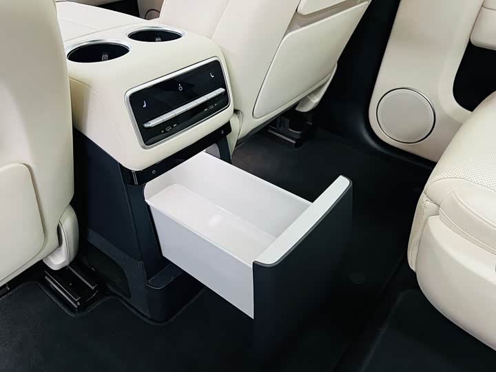 Фото 12 - LiXiang L9