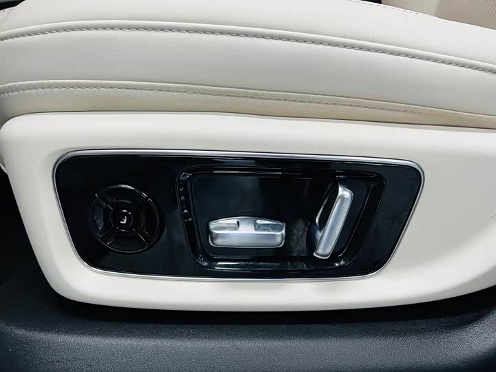 Фото 24 - LiXiang L9