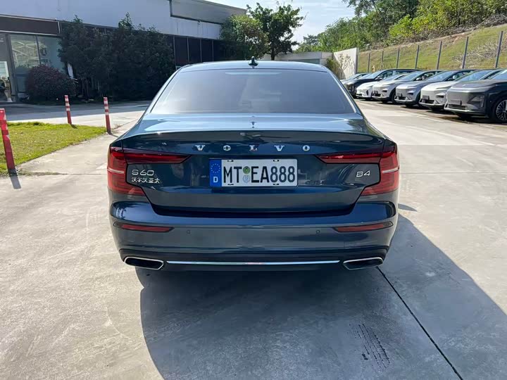 Фото 8 - Volvo S60