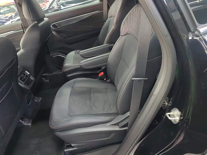 Фото 17 - Geely Okavango L