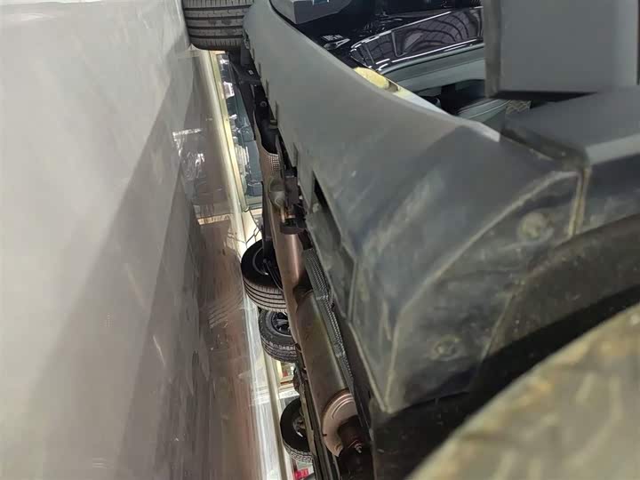 Фото 21 - Geely Okavango L