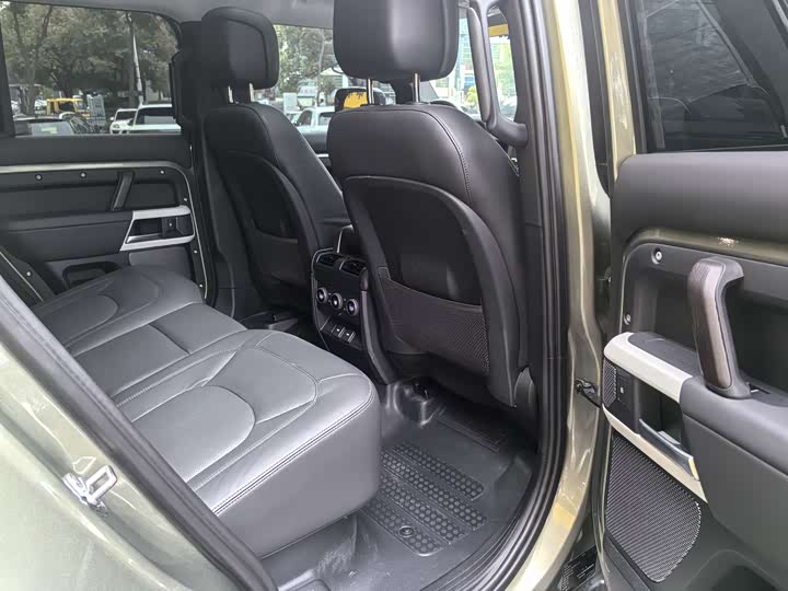 Фото 10 - Land Rover Defender