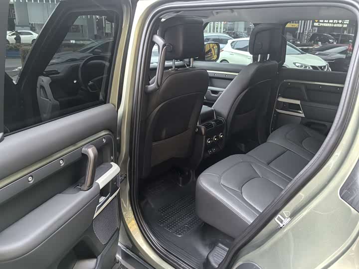 Фото 8 - Land Rover Defender