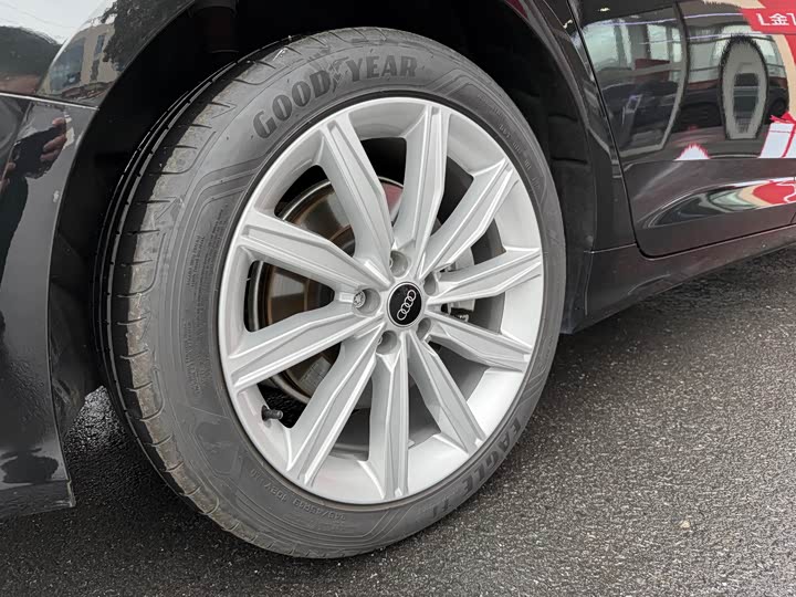 Фото 11 - Audi A6L