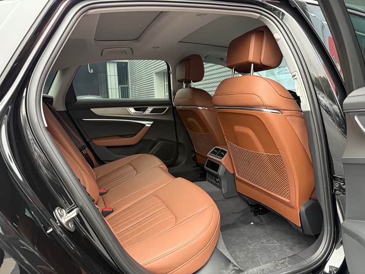 Фото 12 - Audi A6L