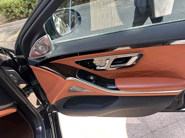 Фото 2 - Mercedes-Benz Maybach S-Class