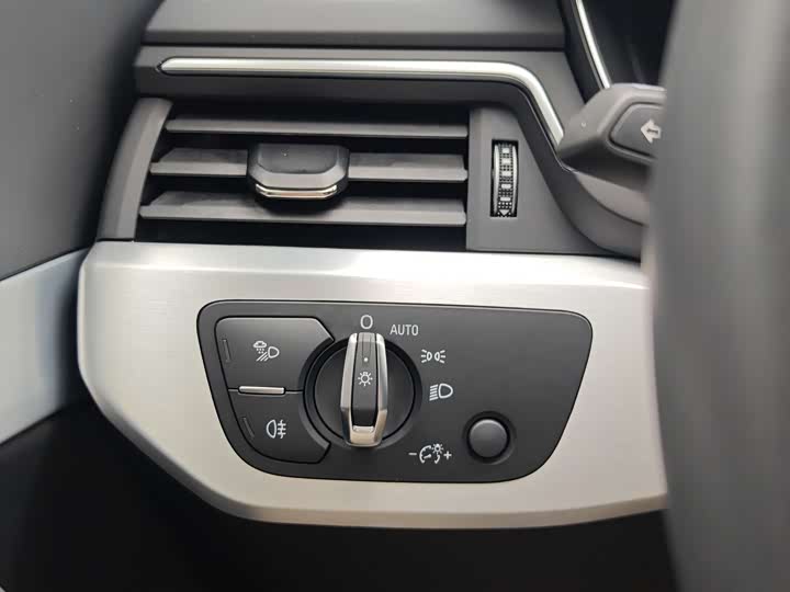 Фото 11 - Audi A4L