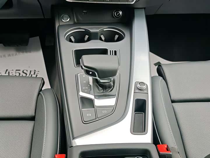 Фото 12 - Audi A4L