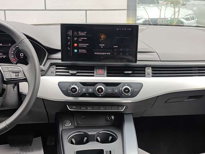 Фото 13 - Audi A4L